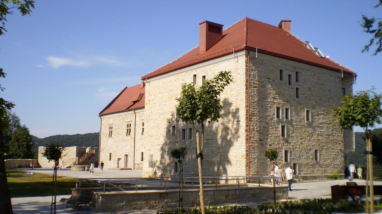 Dom Turysty Sanok Exterior foto
